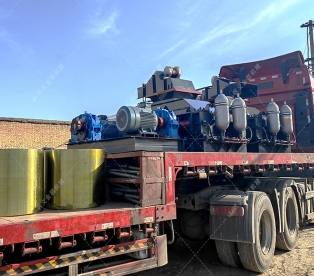 半自動液壓直連式對輥破碎機發貨圖片 半自動液壓直連式對輥破碎機發貨圖片